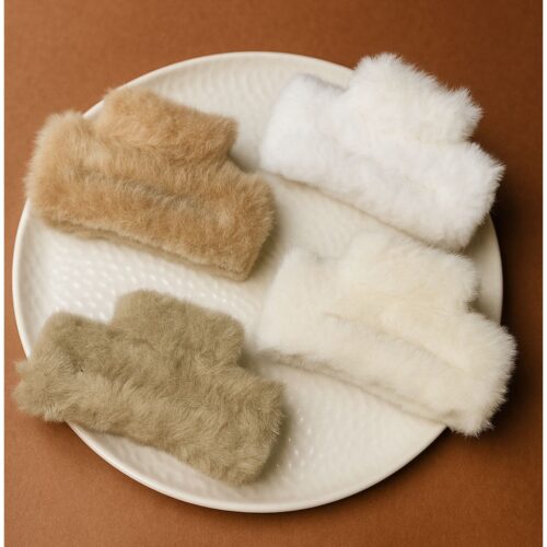 Fur Clutcher (Random) – Single Piece