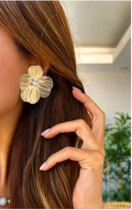 Bloom Pearl Earrings - Image 2